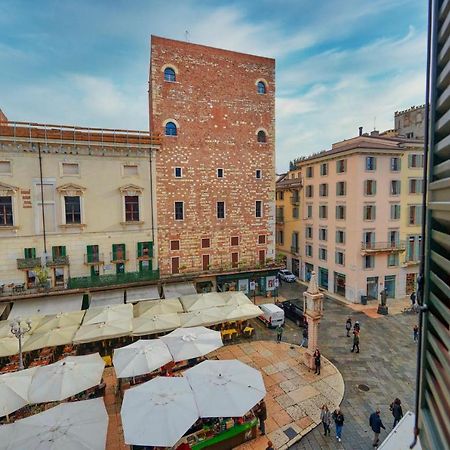 Apartmentsarena - Suite Mercatorum - Piazza Erbe Verona Dış mekan fotoğraf