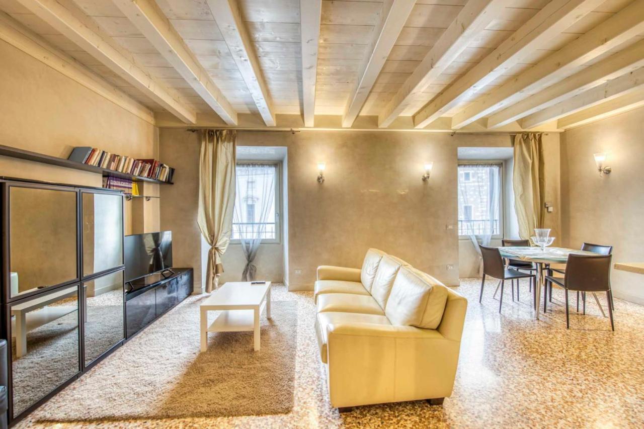 Apartmentsarena - Suite Mercatorum - Piazza Erbe Verona Dış mekan fotoğraf