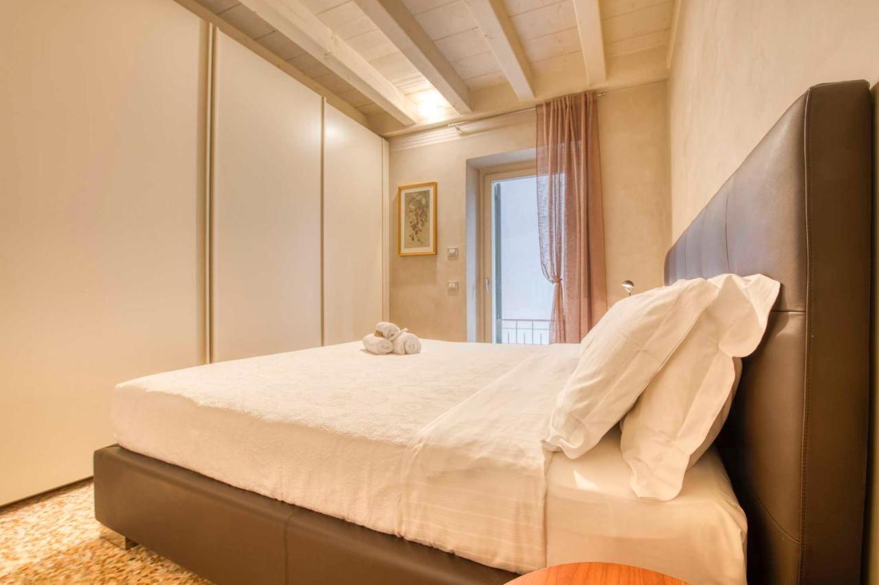 Apartmentsarena - Suite Mercatorum - Piazza Erbe Verona Dış mekan fotoğraf