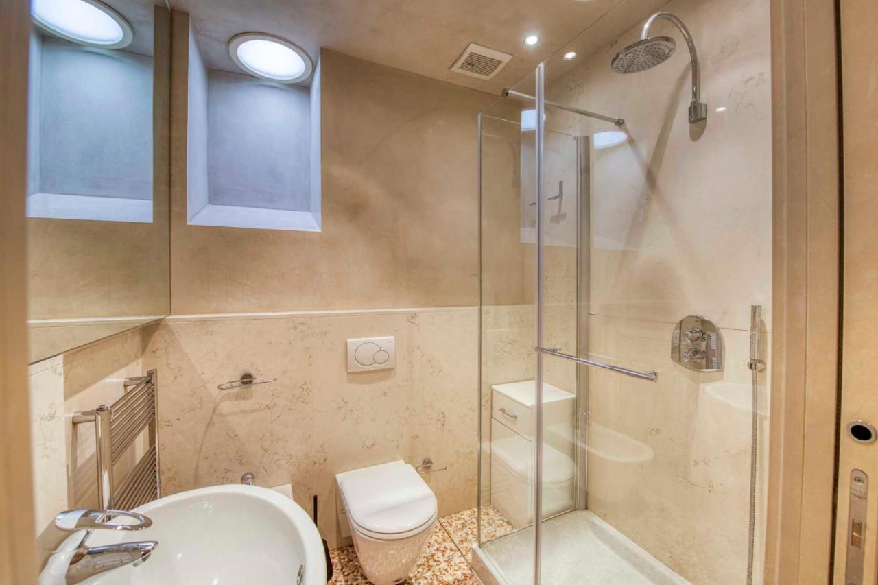 Apartmentsarena - Suite Mercatorum - Piazza Erbe Verona Dış mekan fotoğraf