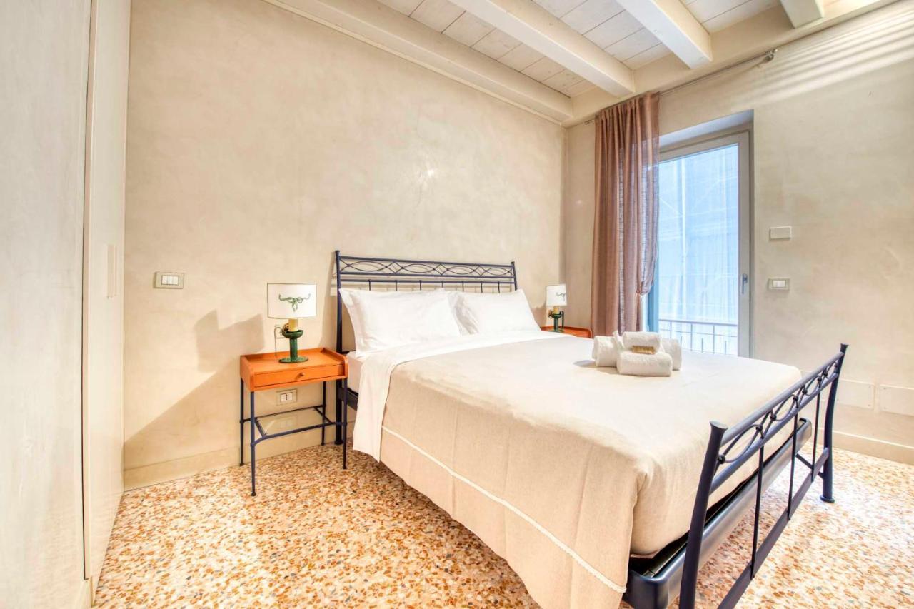 Apartmentsarena - Suite Mercatorum - Piazza Erbe Verona Dış mekan fotoğraf