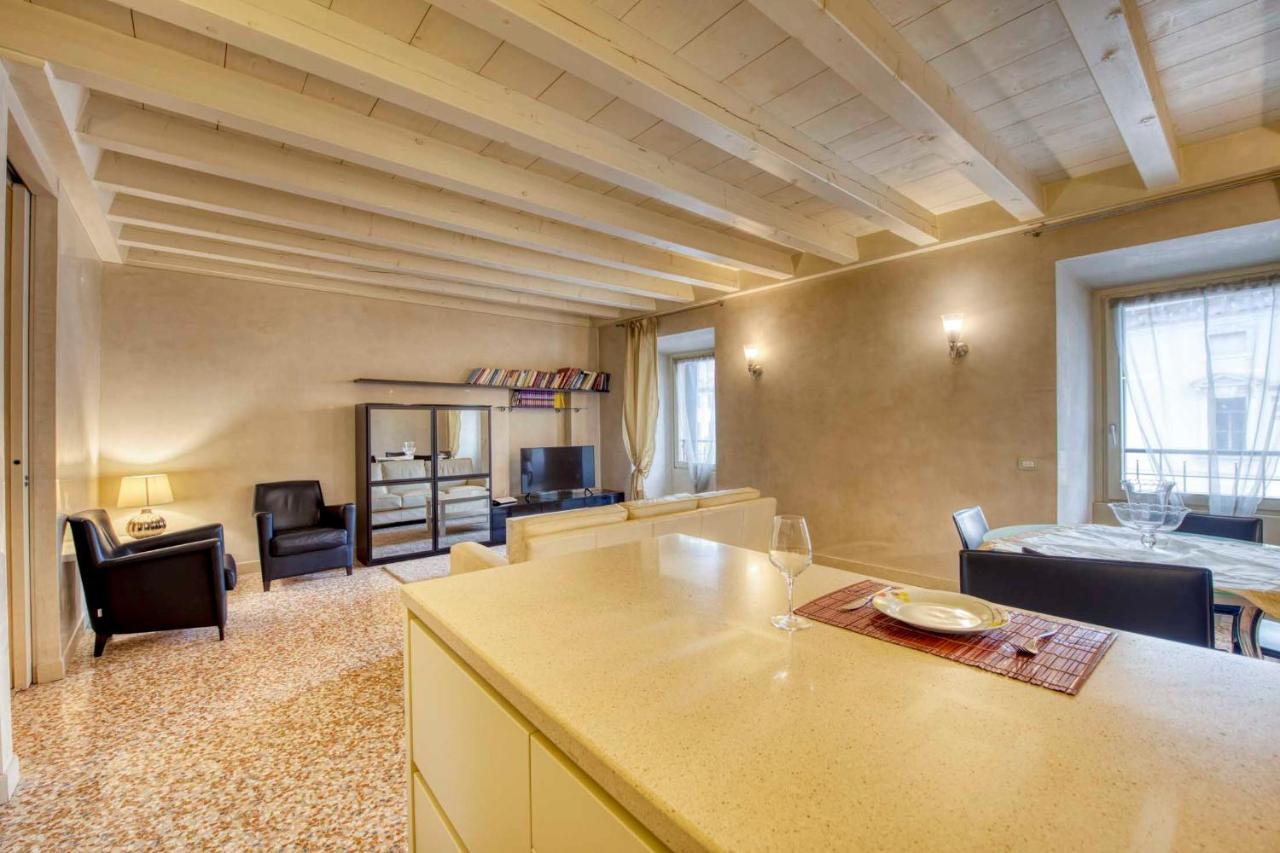 Apartmentsarena - Suite Mercatorum - Piazza Erbe Verona Dış mekan fotoğraf