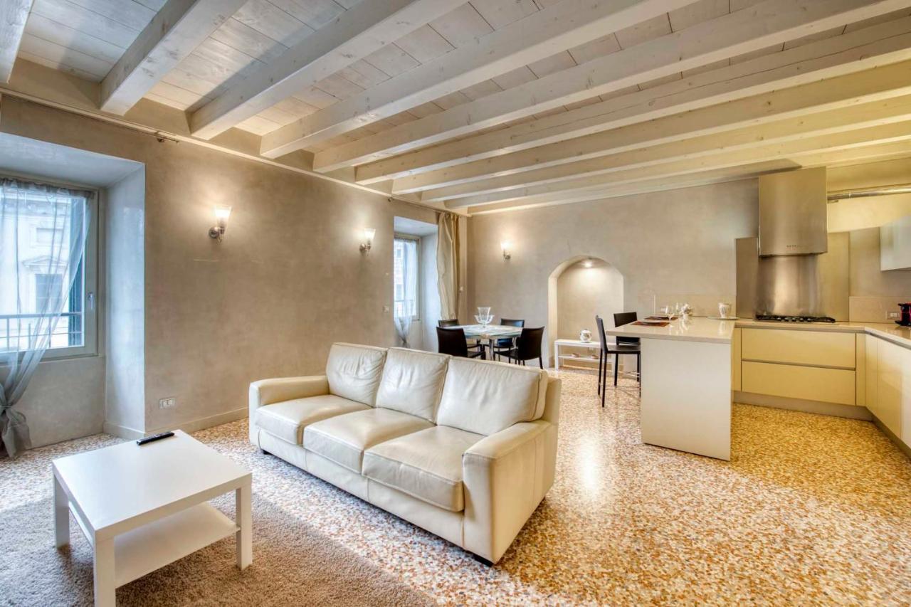 Apartmentsarena - Suite Mercatorum - Piazza Erbe Verona Dış mekan fotoğraf