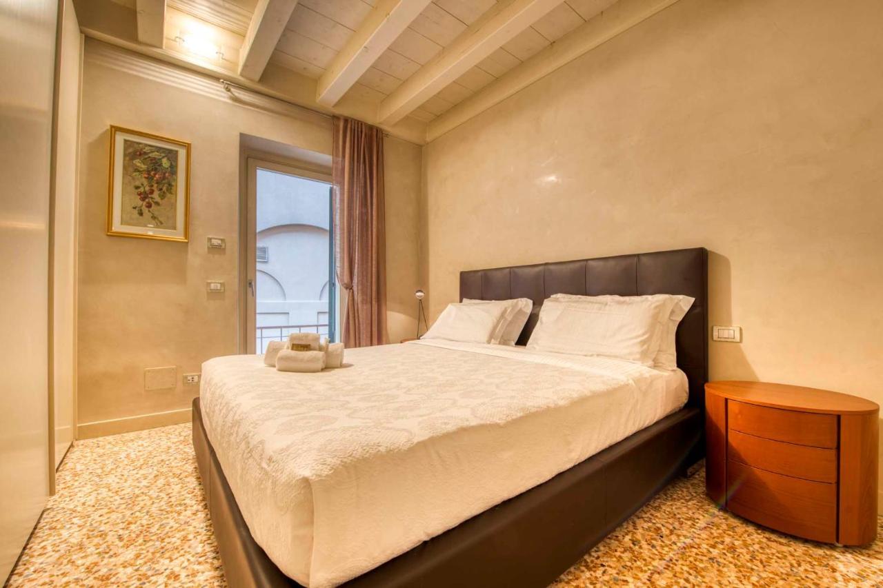 Apartmentsarena - Suite Mercatorum - Piazza Erbe Verona Dış mekan fotoğraf