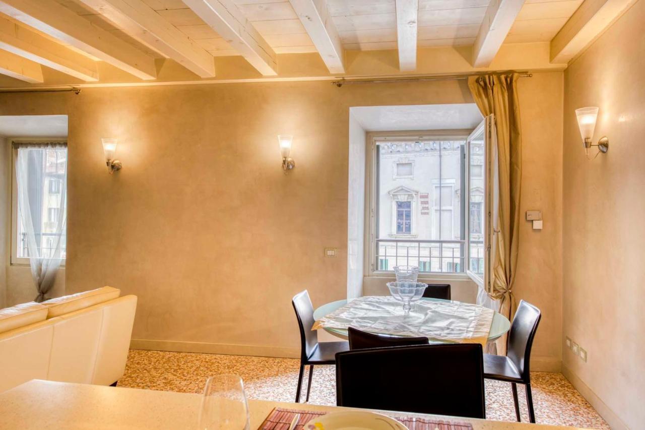 Apartmentsarena - Suite Mercatorum - Piazza Erbe Verona Dış mekan fotoğraf