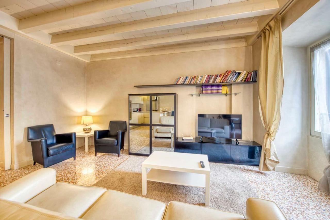 Apartmentsarena - Suite Mercatorum - Piazza Erbe Verona Dış mekan fotoğraf