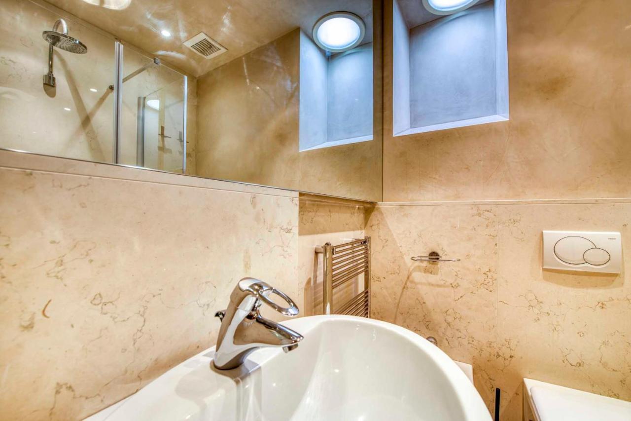 Apartmentsarena - Suite Mercatorum - Piazza Erbe Verona Dış mekan fotoğraf