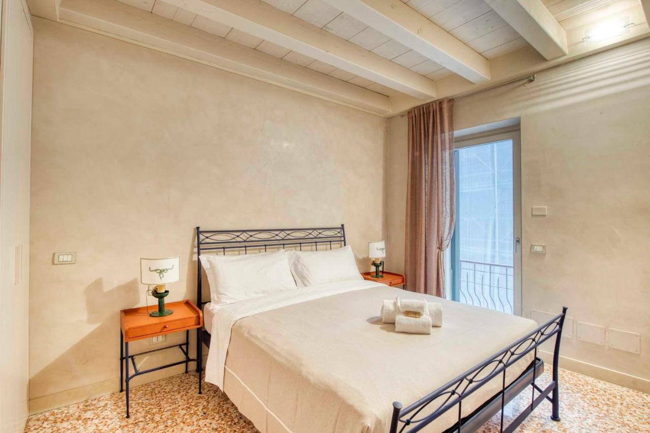 Apartmentsarena - Suite Mercatorum - Piazza Erbe Verona Dış mekan fotoğraf