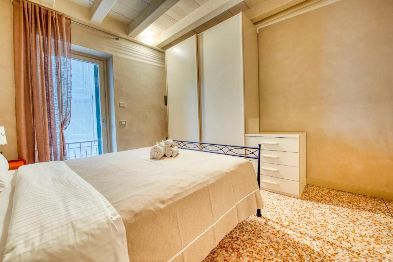 Apartmentsarena - Suite Mercatorum - Piazza Erbe Verona Dış mekan fotoğraf