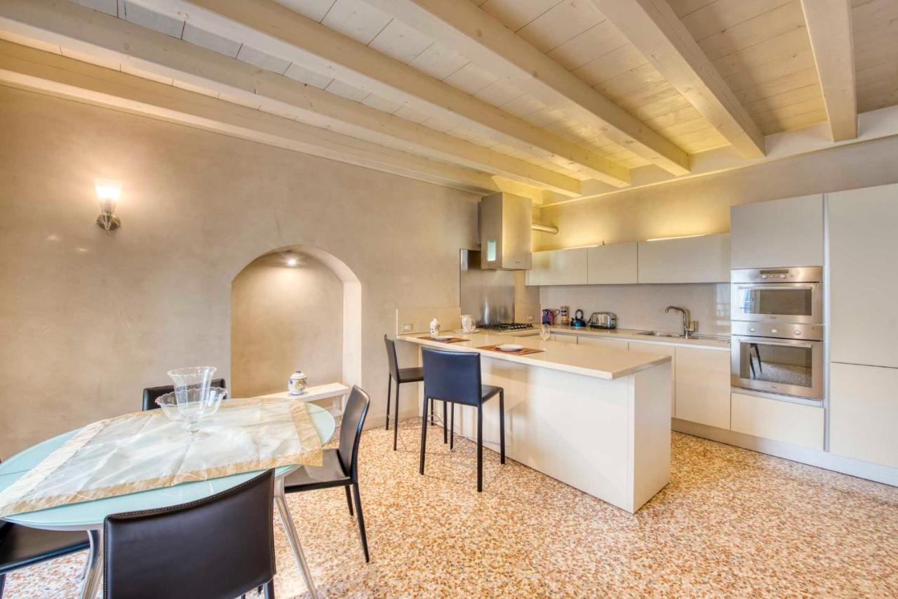 Apartmentsarena - Suite Mercatorum - Piazza Erbe Verona Dış mekan fotoğraf