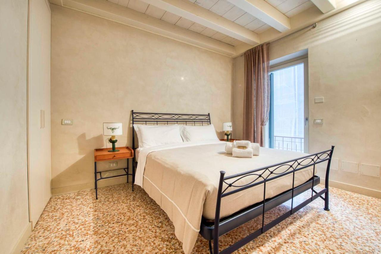 Apartmentsarena - Suite Mercatorum - Piazza Erbe Verona Dış mekan fotoğraf