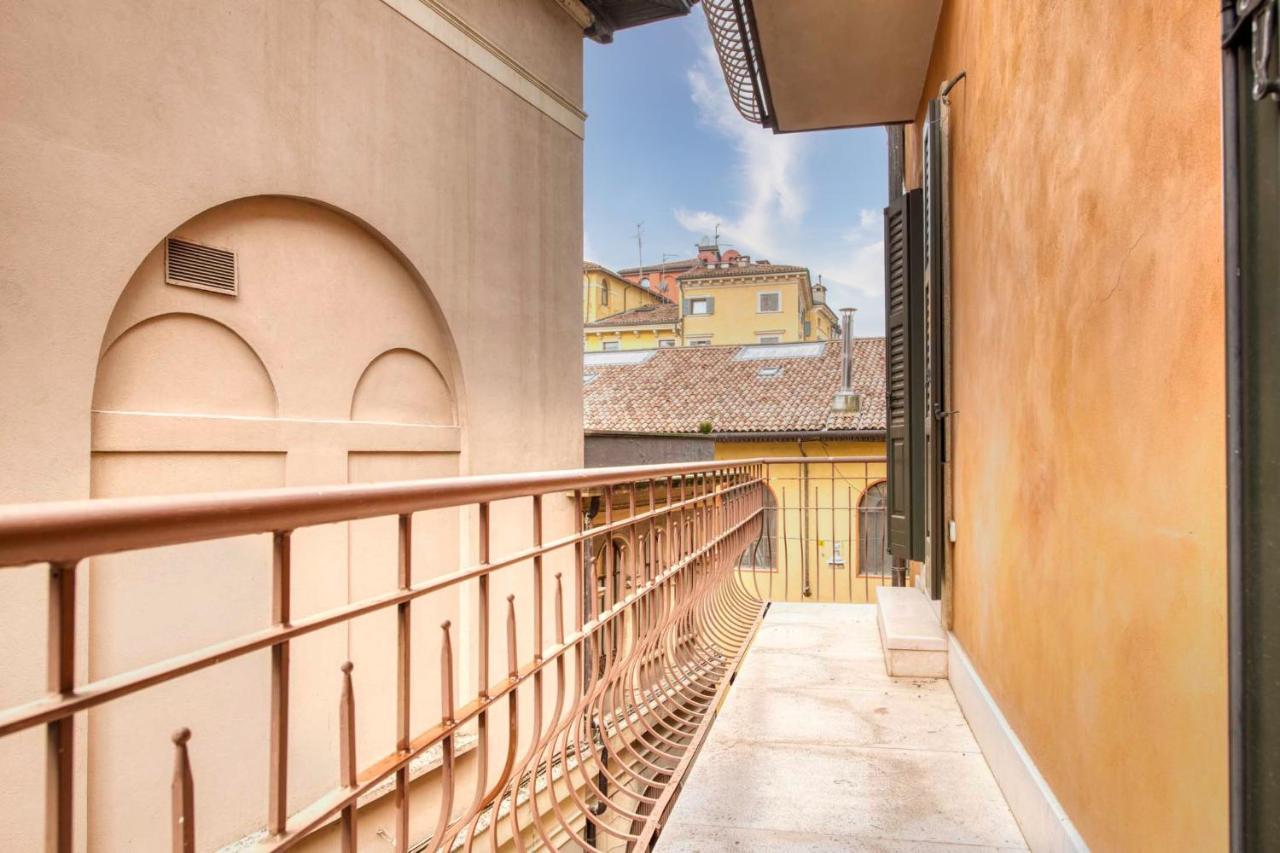 Apartmentsarena - Suite Mercatorum - Piazza Erbe Verona Dış mekan fotoğraf